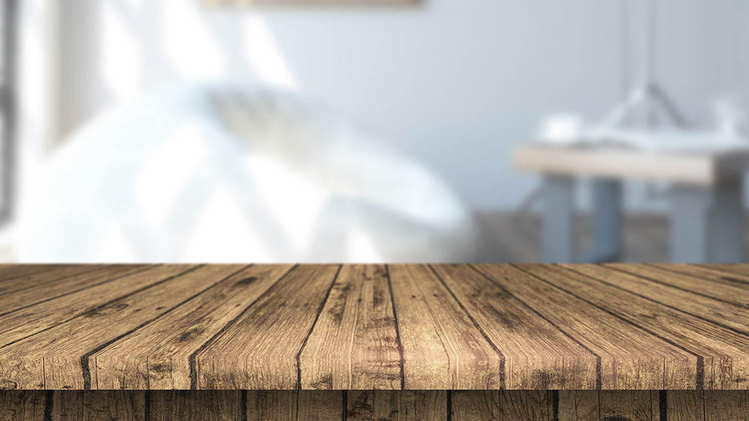 Las mesas de madera natural son muy versátiles